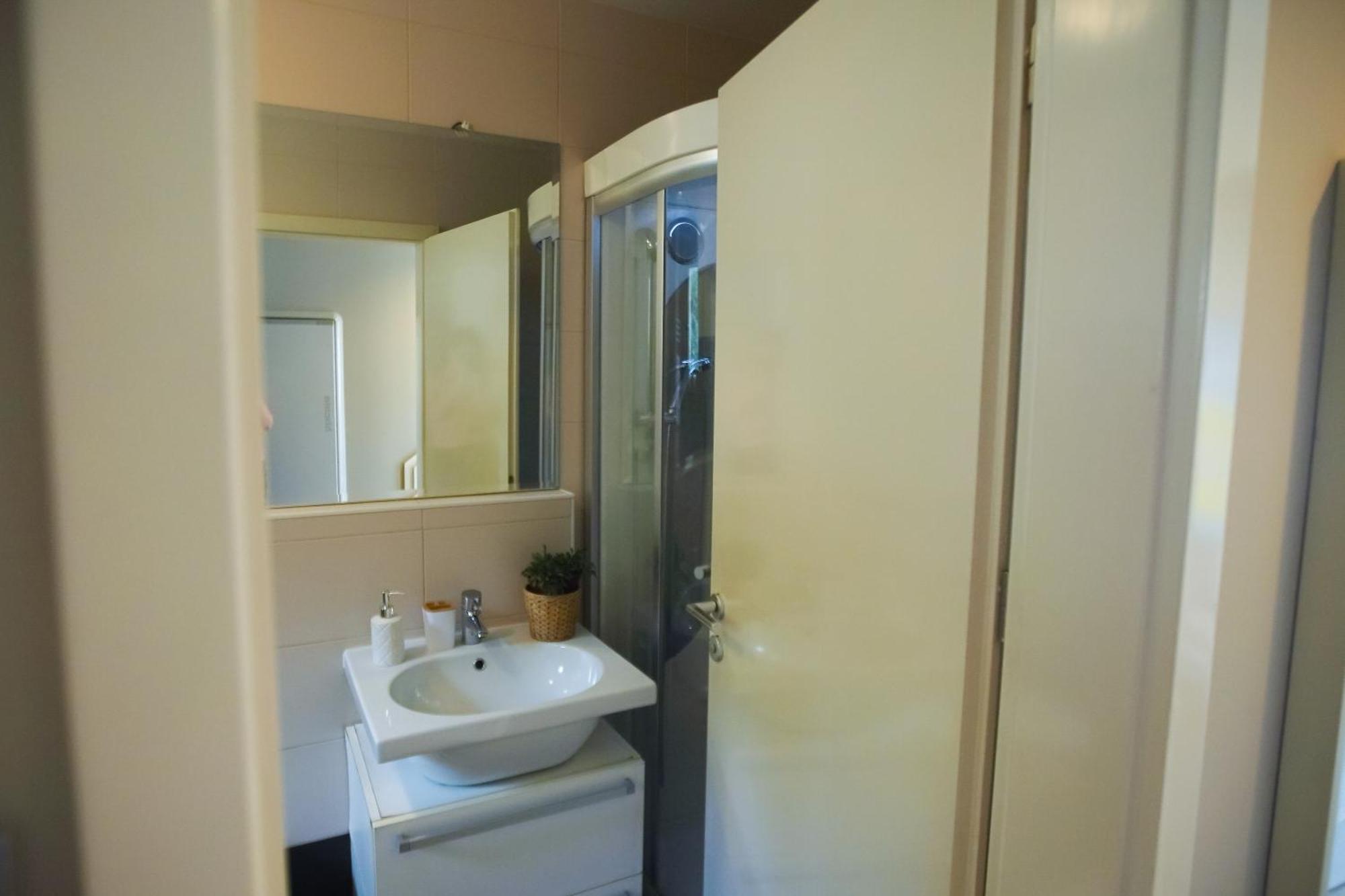 Elly Apartment Ankaran Bagian luar foto